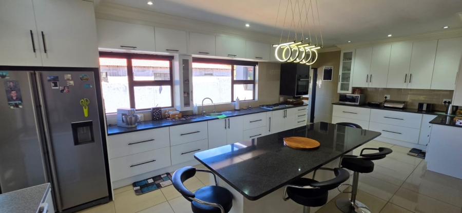 4 Bedroom Property for Sale in Buffelspoort Eco Estate North West